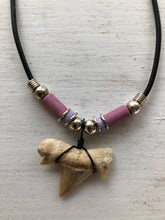 Load image into Gallery viewer, Shark tooth necklace